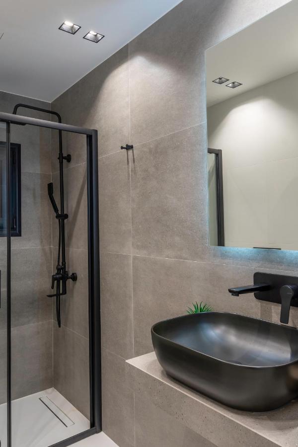 Luxury Studio Apartment In The Heart Of Атина Екстериор снимка