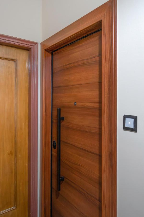Luxury Studio Apartment In The Heart Of Атина Екстериор снимка